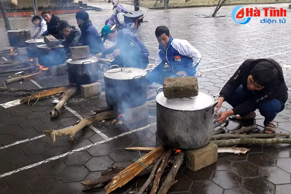 xuan am ky lac goi hon 300 chiec banh chung tang hoc sinh