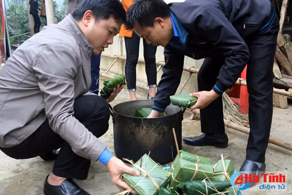 ban rao tre vui tet cham cha boi