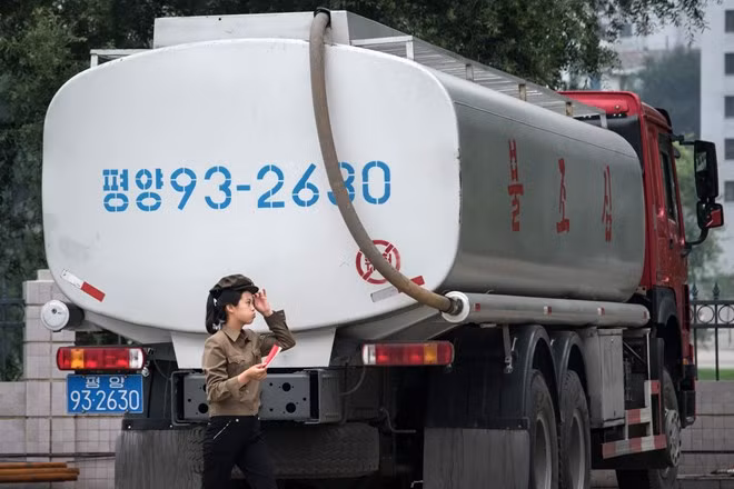 dai su nga canh bao hau qua cua viec ngung cung cap dau cho trieu tien