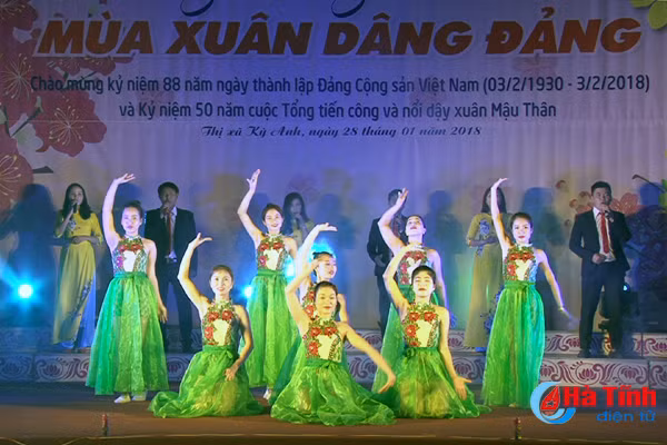 thi xa ky anh dien van nghe mua xuan dang dang