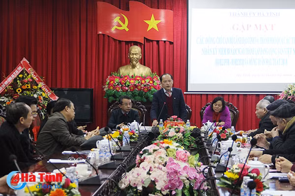 tp ha tinh gap mat can bo lanh dao tinh thanh pho cac thoi ky