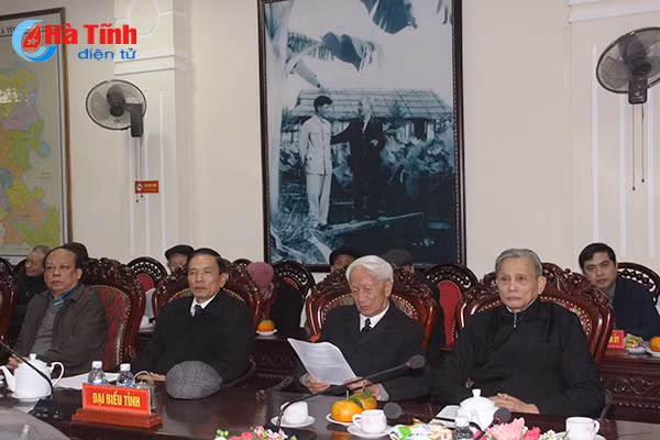 tp ha tinh gap mat can bo lanh dao tinh thanh pho cac thoi ky