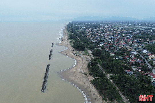 Biển xâm lấn nặng nề, hơn 1.200 hộ dân Xuân Hội "sống trong sợ hãi"