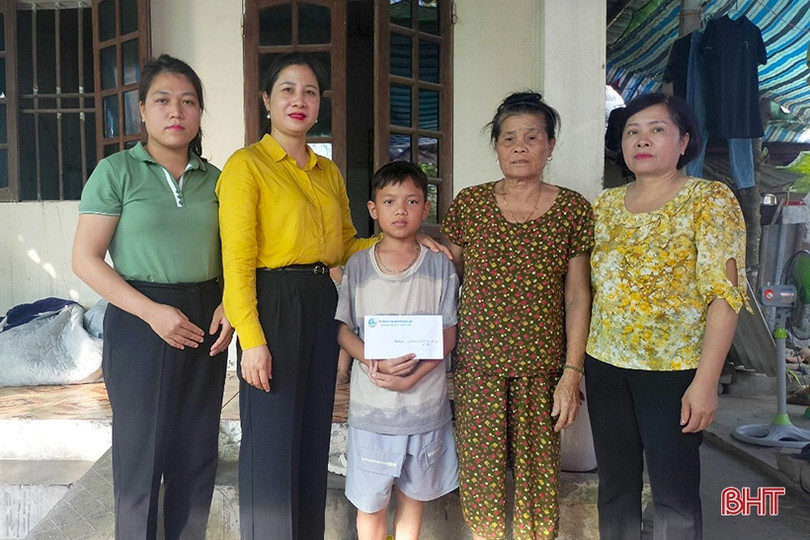Các cấp hội phụ nữ Hà Tĩnh vận động hơn 300 triệu đồng hỗ trợ học sinh khó khăn