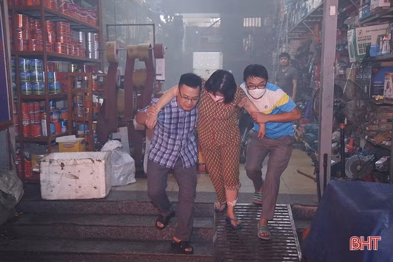 Tổ liên gia ở Hà Tĩnh diễn tập phòng cháy, chữa cháy trong đêm