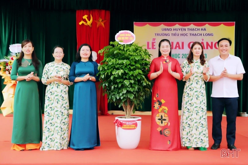 Tặng cây xanh dịp khai giảng, Thạch Hà gửi gắm nhiều thông điệp ý nghĩa