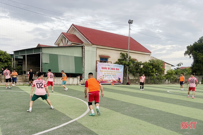Giải bóng đá thiện nguyện góp tiền hỗ trợ bé bị ung thư máu ở Cẩm Xuyên