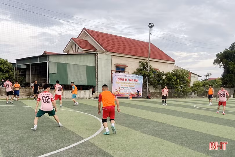 Giải bóng đá thiện nguyện góp tiền hỗ trợ bé bị ung thư máu ở Cẩm Xuyên