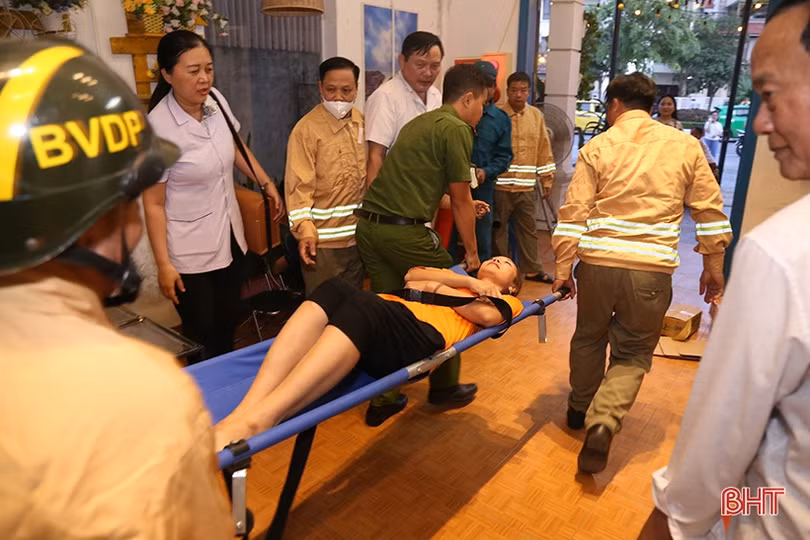 Tổ liên gia ở Hà Tĩnh diễn tập phòng cháy, chữa cháy trong đêm