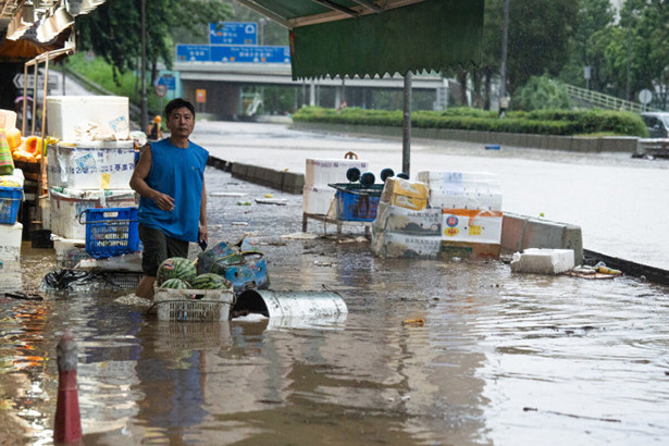 Mưa lớn nhất hơn một thế kỷ khiến Hong Kong tê liệt