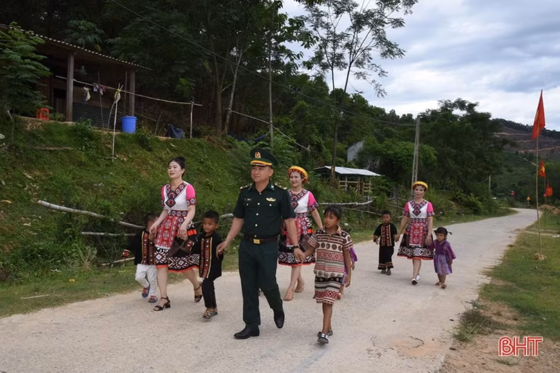 Thăm bản Cà Đay