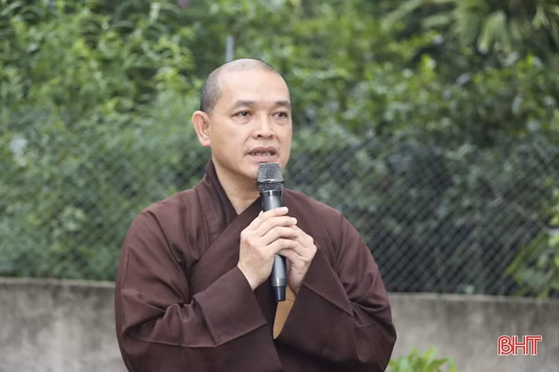 Bàn giao nhà tình thương cho hộ nghèo ở xã Tùng Châu