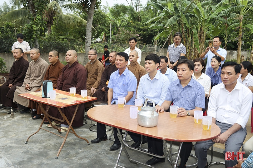 Bàn giao nhà tình thương cho hộ nghèo ở xã Tùng Châu