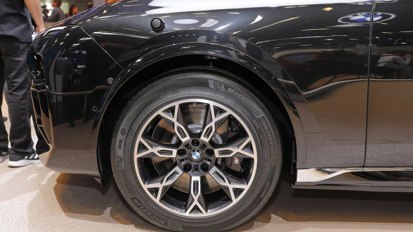 Ảnh thực tế BMW i7 phiên bản chống đạn