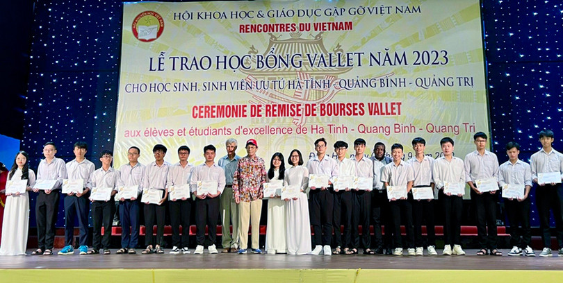 43 HSSV xuất sắc của Hà Tĩnh nhận học bổng Vallet năm 2023