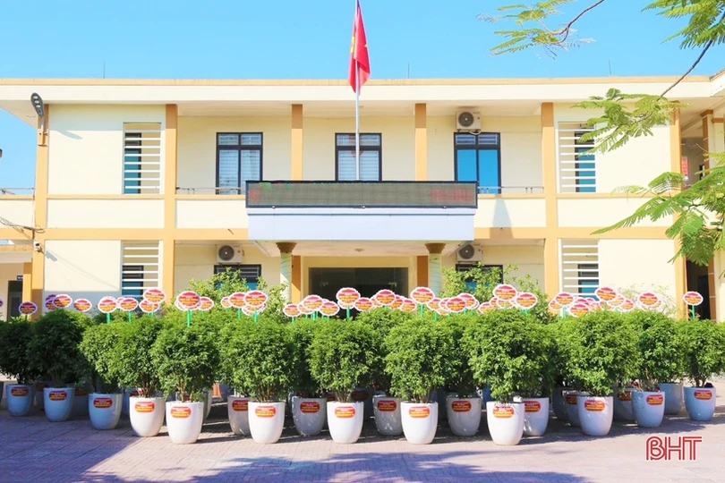 Tặng cây xanh dịp khai giảng, Thạch Hà gửi gắm nhiều thông điệp ý nghĩa