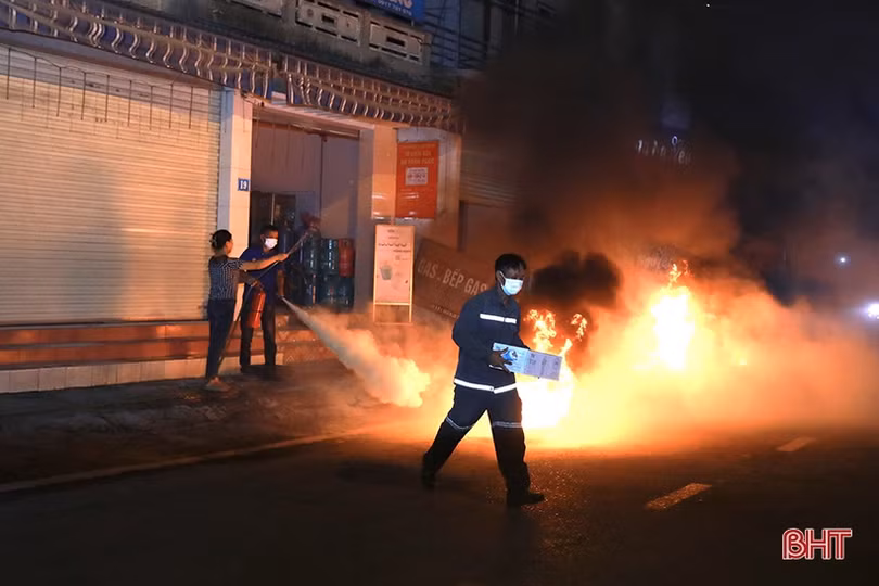 39 tổ liên gia ở Hà Tĩnh đồng loạt thực tập phương án phòng cháy, chữa cháy toàn quốc