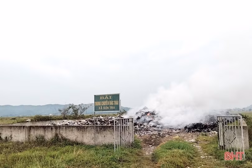 Vì sao nhiều bãi trung chuyển rác ở Hương Sơn bỗng nhiên... bốc cháy?