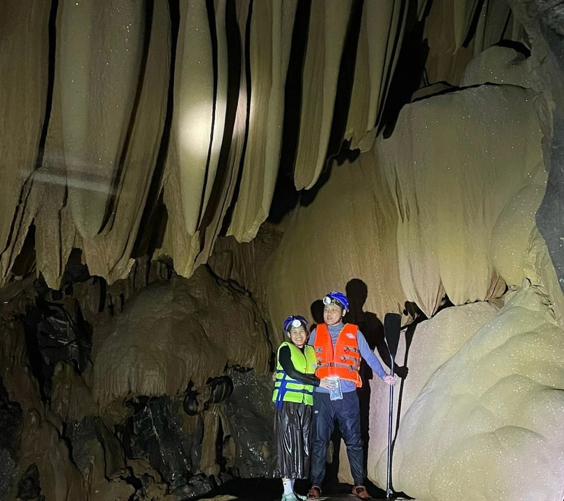 Phát hiện hang động tráng lệ trên đỉnh Trường Sơn