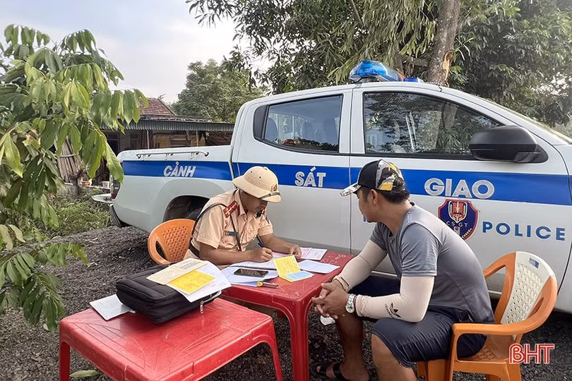 Công an Can Lộc kiên quyết xử lý xe quá tải, cơi nới thành thùng