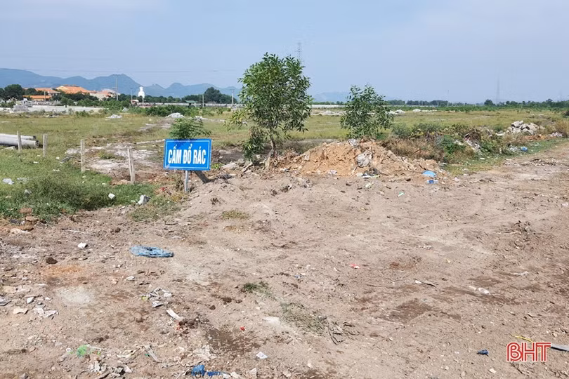 Điểm đổ rác tự phát trên đường vào Đài hóa thân Hoàn vũ Hà Tĩnh được xử lý