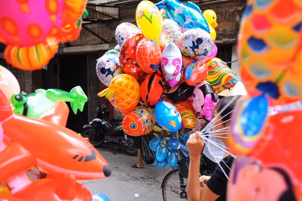 Có thể bỏng mặt, mù mắt... nếu coi thường quả bóng nhỏ bơm khí hydro