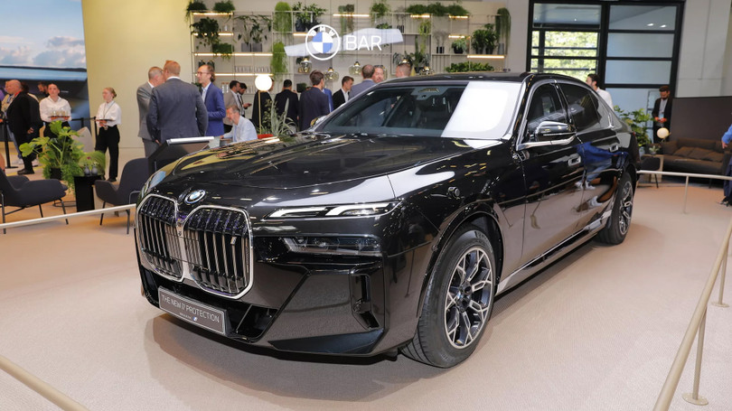 Ảnh thực tế BMW i7 phiên bản chống đạn
