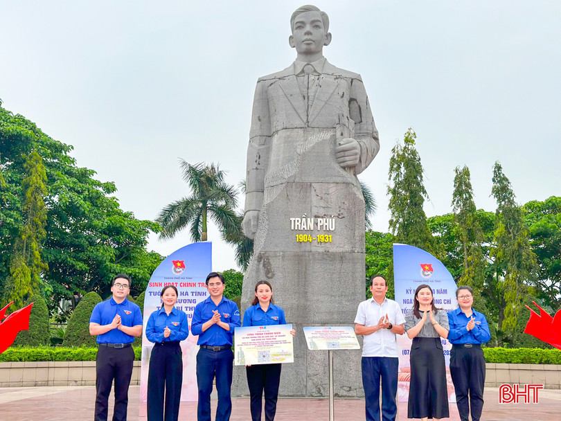 Thành đoàn Hà Tĩnh gắn biển công trình thanh niên "Số hóa thông tin về cuộc đời, sự nghiệp đồng chí Trần Phú". z5350818205852_aa1eaafe0db00e5346d79bfd76d2d4f3.jpg