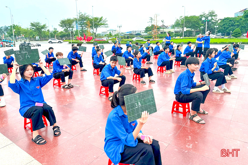 ĐVTN, đội viên tham gia buổi sinh hoạt tìm hiểu về thân thế, sự nghiệp của đồng chí Tổng Bí thư Trần Phú và 70 năm Chiến thắng Điện Biên Phủ. z5350818234018_e5cb3d4ddb2ae3dfa6ab558f13a4085c.jpg