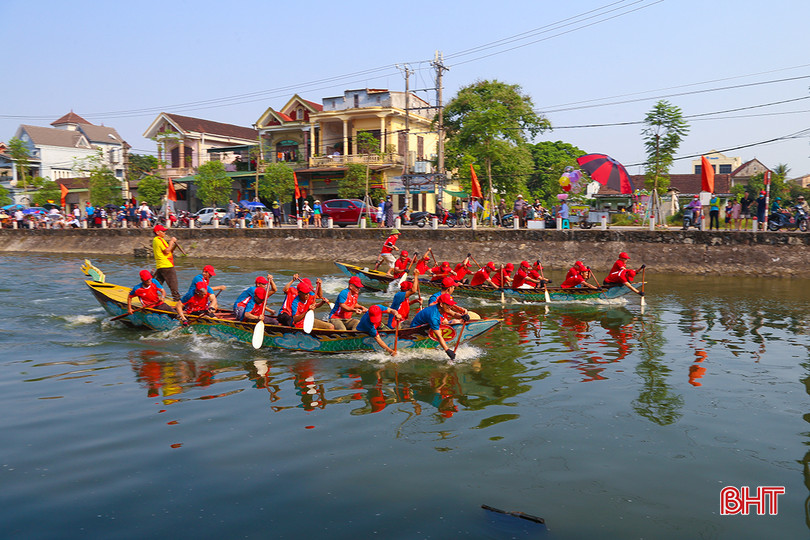 Lễ hội đua thuyền ở phường Tân Giang tạo không khí vui tươi, sôi nổi, mở đầu kỳ nghỉ lễ dài ngày. IMG_9738 (1).jpg