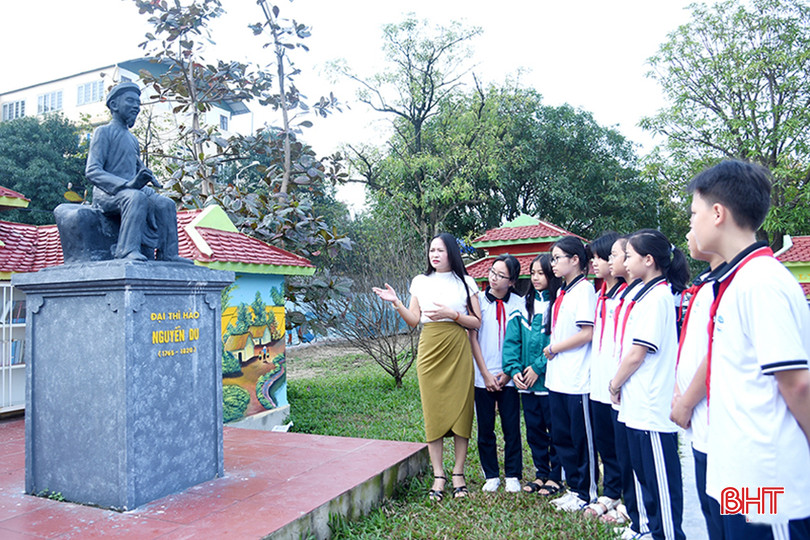 Thư viện công viên “Hà Tĩnh quê mình” tại Trường THCS Nguyễn Du được xây dựng từ nguồn xã hội hóa, tạo không gian vừa học vừa chơi lý thú cho các em học sinh. 129d4111836t66788l0 - Copy.jpg