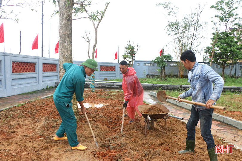 Các đơn vị tập trung cao cho công tác chỉnh trang khuôn viên, tạo cảnh quan môi trường cho Văn Miếu Hà Tĩnh. IMG_7908.JPG