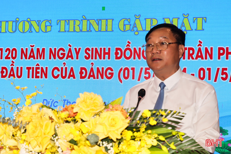 Chủ tịch UBND huyện Đức Thọ Trần Hoài Đức bế mạc buổi gặp mặt. IMG_4634.JPG