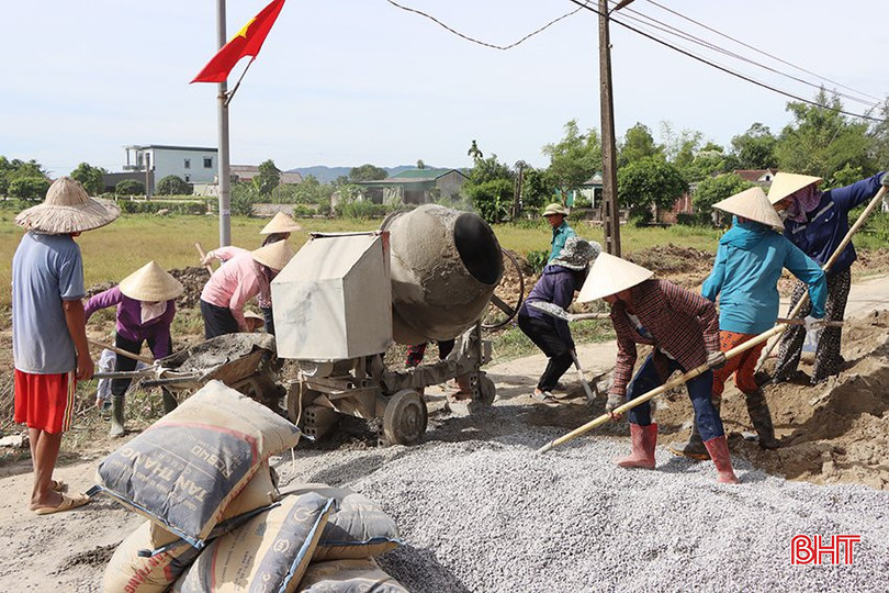 Người dân sôi nổi ra quân làm đường giao thông thôn Ưu Tràng. IMG_6427.jpeg