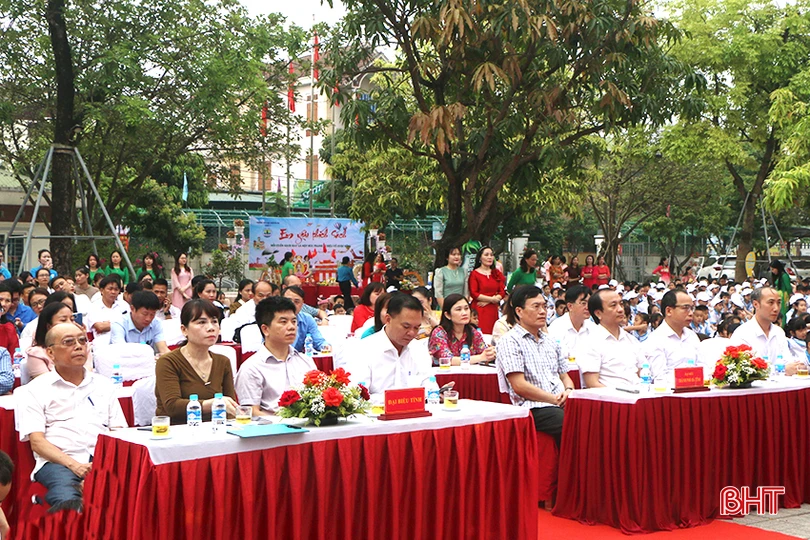 Trong những năm qua, cấp ủy, chính quyền TP Hà Tĩnh luôn quan tâm, lãnh đạo, chỉ đạo thực hiện nhiều chương trình, hoạt động về phát triển văn hóa đọc, tạo môi trường đọc, khuyến khích, hình thành thói quen đọc sách trong gia đình, trường học, cơ quan, tổ chức…