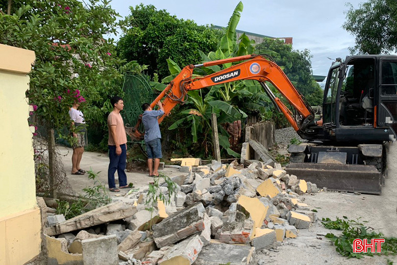 Phường Nguyễn Du vận động người dân hiến đất mở đường, tạo mỹ quan đô thị. z5567750345185_7cc819006024e7d8ce44e394a0a146cb.jpg