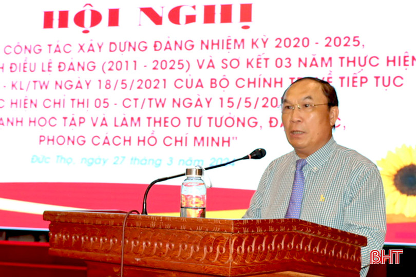 Trưởng ban Tổ chức Tỉnh ủy Võ Hồng Hải phát biểu tại hội nghị. z5289185728197_563b85421c52a121fb87b4b5ca20b5b2.jpg