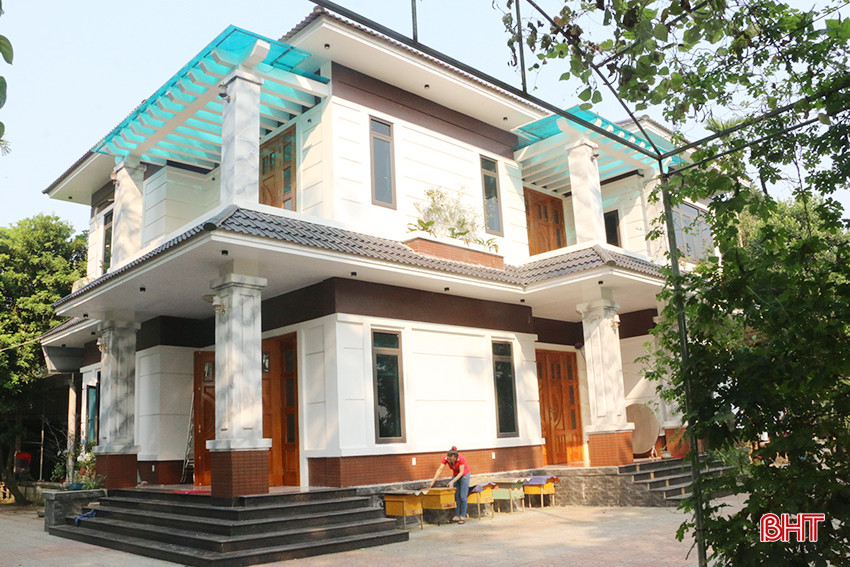 Ngôi nhà khang trang của vợ chồng anh Thọ, chị Hà là kết quả sau những tháng ngày miệt mài phát triển kinh tế. z5409228288838_db913987b532de22394291c62d723aad.jpg