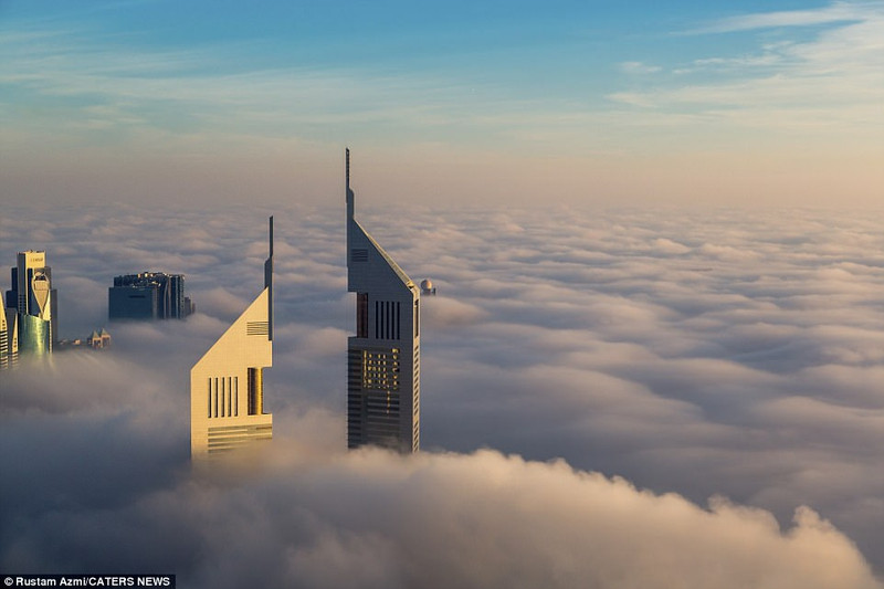 nhung toa nha choc troi giua bien suong mu day dac o dubai