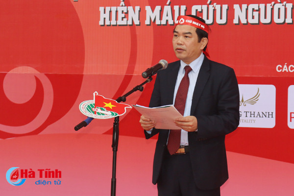 bi thu tinh uy chung vui ngay hoi chu nhat do hien mau cuu nguoi