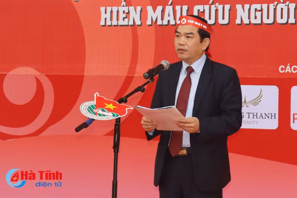 bi thu tinh uy chung vui ngay hoi chu nhat do hien mau cuu nguoi