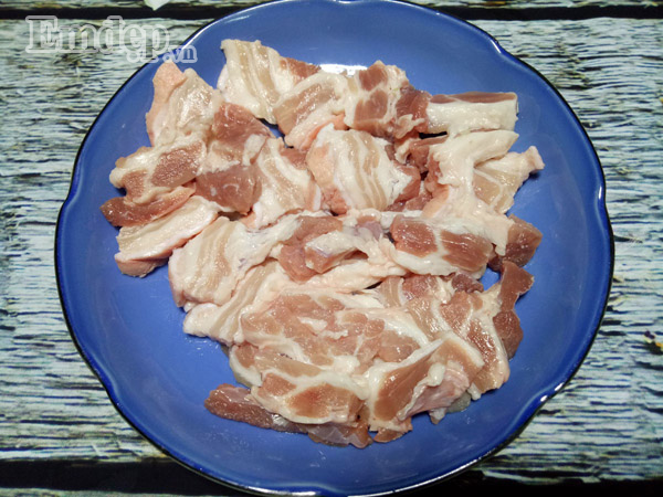 chi voi 20 phut lam ngay mon thit chien sot ca ca nha deu thich