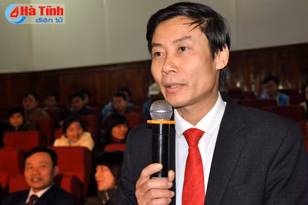 lanh dao ha tinh doi thoai bieu duong nguoi lao dong tieu bieu