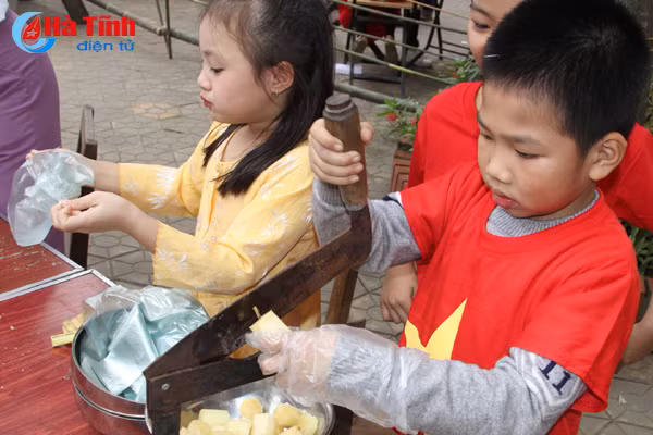 photo doc dao thoi trang tai che do cac mau nhi trinh dien