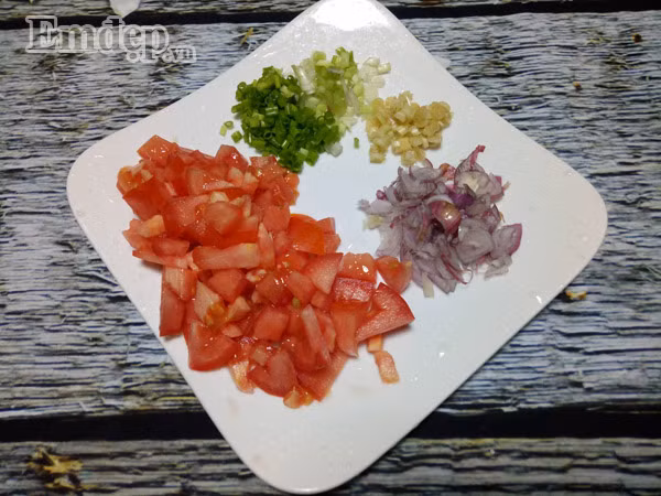 chi voi 20 phut lam ngay mon thit chien sot ca ca nha deu thich