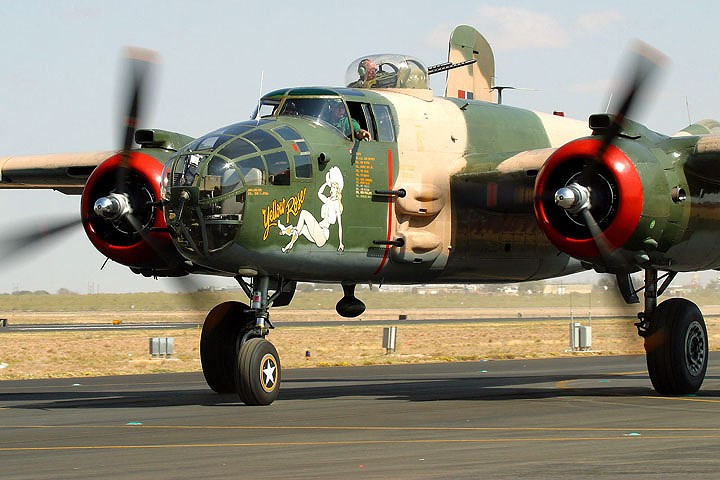 sieu pham oanh tac co bong hong vang b 25 van bay tot sau 80 nam