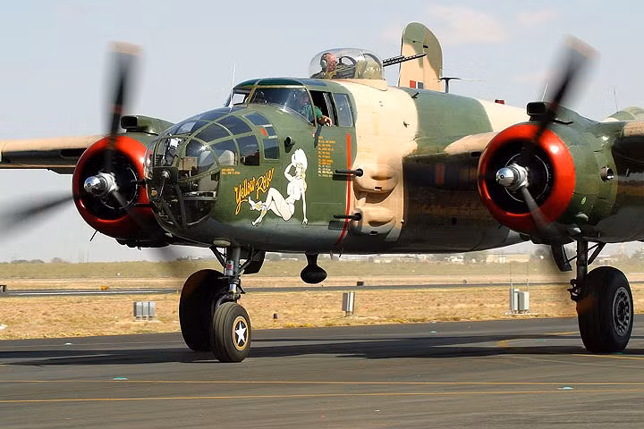 sieu pham oanh tac co bong hong vang b 25 van bay tot sau 80 nam