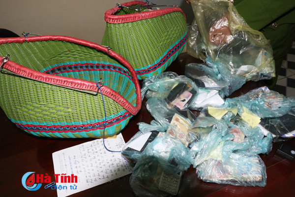 video 60 chien sy cong an dot kich truong ga bat 30 doi tuong danh bac