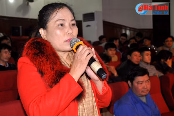 lanh dao ha tinh doi thoai bieu duong nguoi lao dong tieu bieu