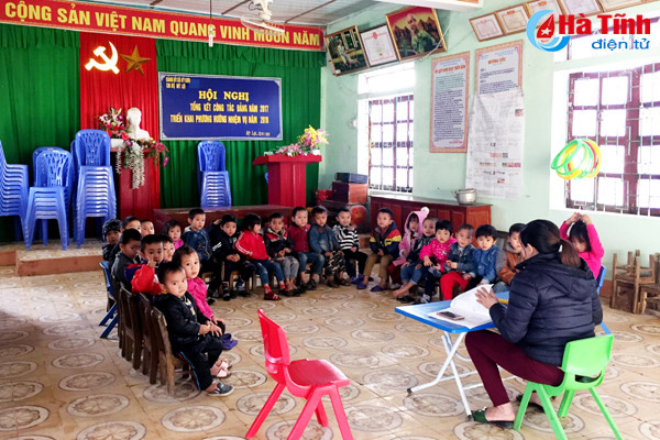 thieu truong lop nhieu hoc sinh vung thuong ky anh phai hoc tai hoi quan nha tam